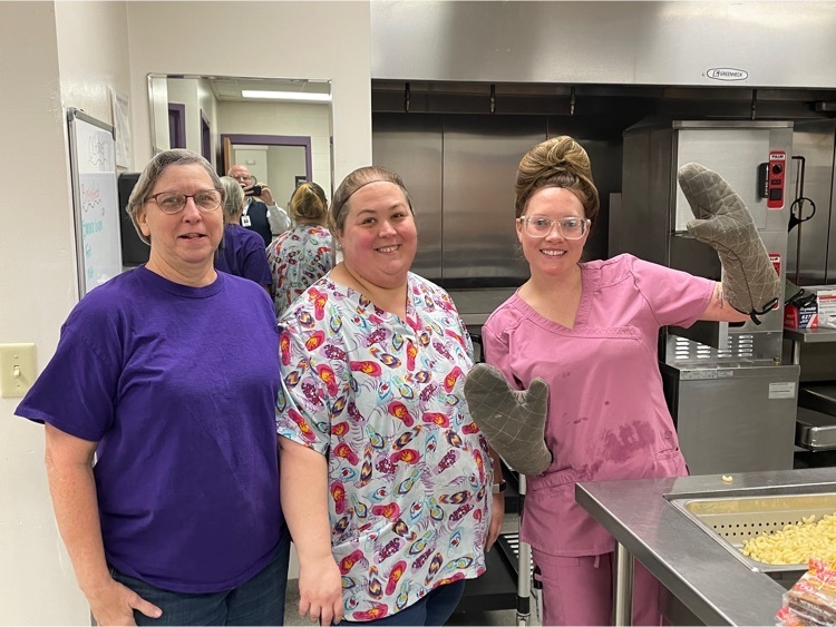 elementary cafeteria staff